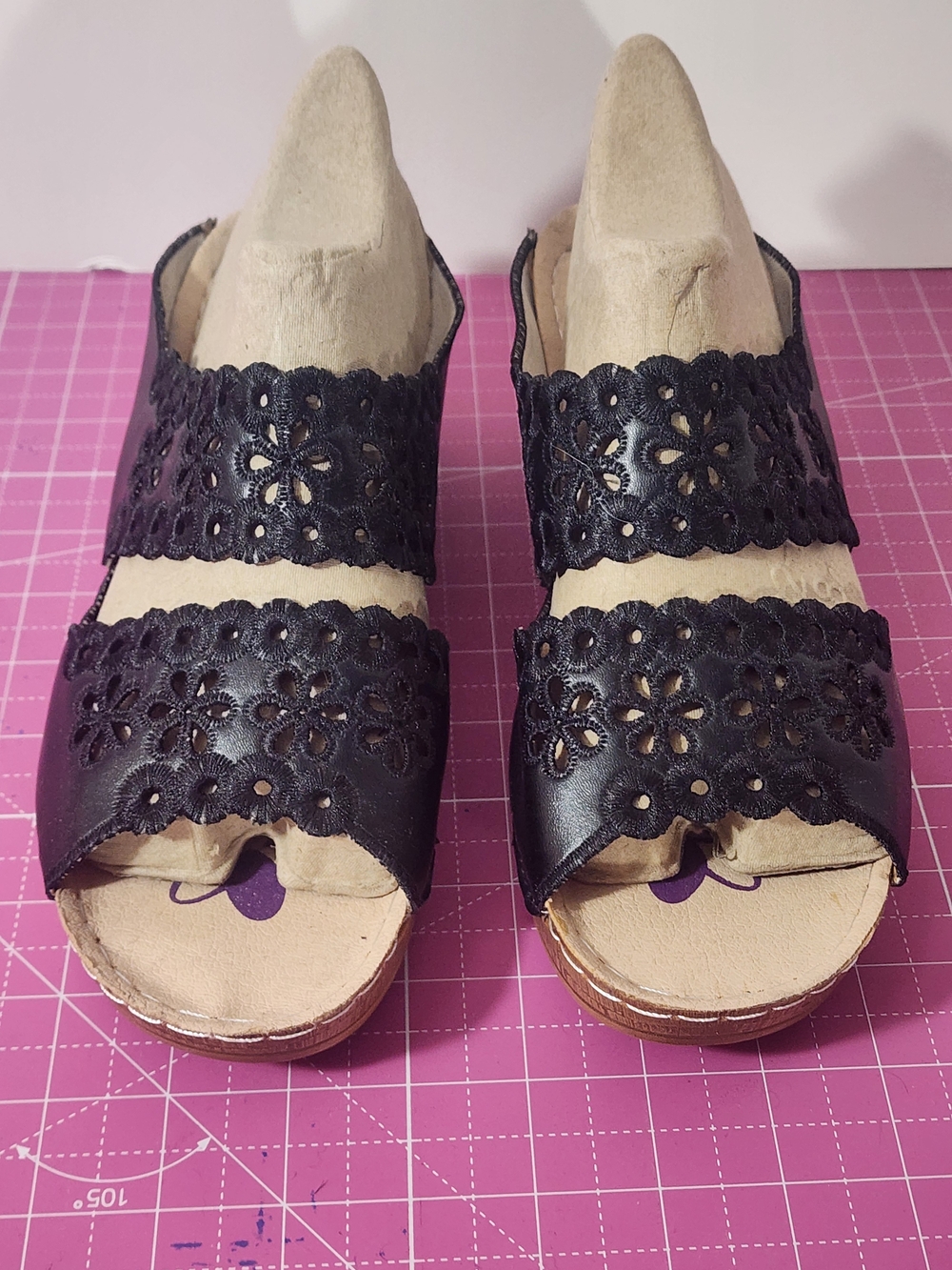 Women’s Black Floral Laser-Cut Slide Sandals Sz 42